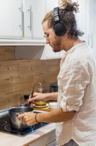 Kook en luister naar de podcast Une maison en France